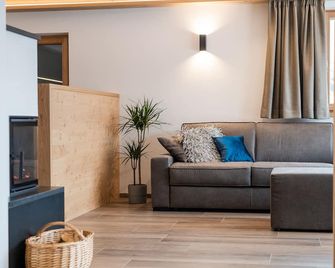 Luxury Mountain Apartment - Alpinence - Ulten - Wohnzimmer