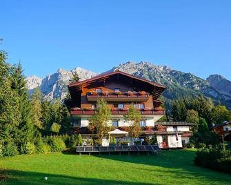 Standard Doppelzimmer mit Dusche WC - Dachsteinhof - Ramsau am Dachstein - Edificio