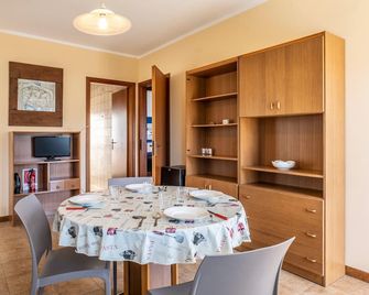 Amazing Apartment In Donnalucata With Wifi - Donnalucata - Eetruimte