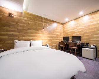 Suwon Ingyedong Hotel 166 - Suwon - Habitación