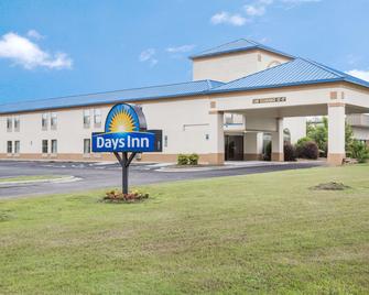 Days Inn by Wyndham Selma - Selma - Building