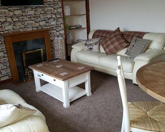 Ground Floor Apartment in Village Location Speyside - Aberlour - Living room