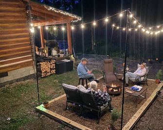 Natchez Hideaway ~ Rustic Cabin on 50 acres outside Nashville near Leipers Fork - Franklin - Patio