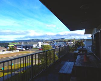 Tiki Lodge - Taupo - Balcony