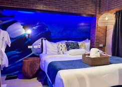 Clockworkorange Luxury Suites - Lapu-Lapu City - Yatak Odası