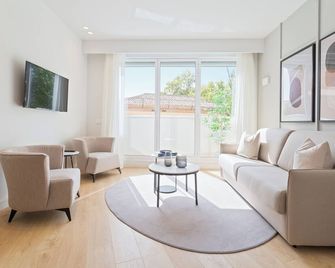 Uma Suites O'Donnell - Madrid - Olohuone