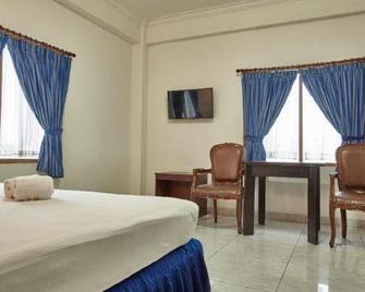 Hotel New Idola - Jakarta - Bedroom