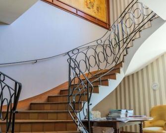 Residence Du Chateau De Begue - Barbotan-les-Thermes - Trappen