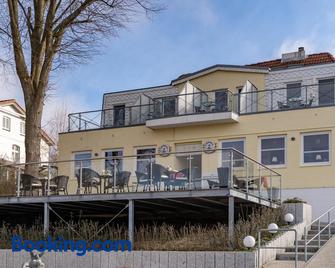 Hotel am Wasserschloss Glücksburg - Glücksburg - Building
