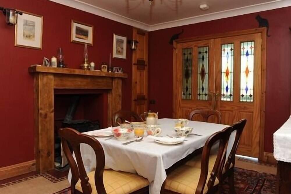 Bay Cottage Bed & Breakfast - קרמלין - חדר אוכל