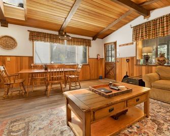 Moonridge cottage #1817 - Big Bear Lake - Living room