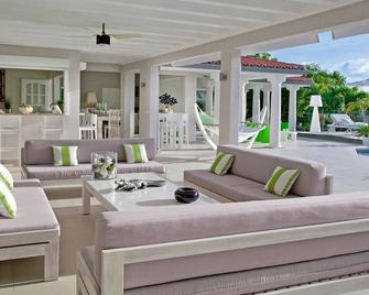 Giselle - Terres-Basses - Patio