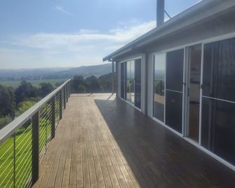 Whole House in Toora on 2 ha. elevated with incredible views to Wilsons Prom - Toora - Balcón