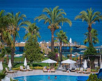 凱梅爾海洋生活式度假飯店 - 安塔利亞 - 游泳池