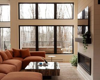 Le Singapour - Cottage Resort -Spa, Sauna & Gym- - Brownsburg-Chatham - Living room