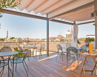 تورنج هوتل - بولونيا - شرفة