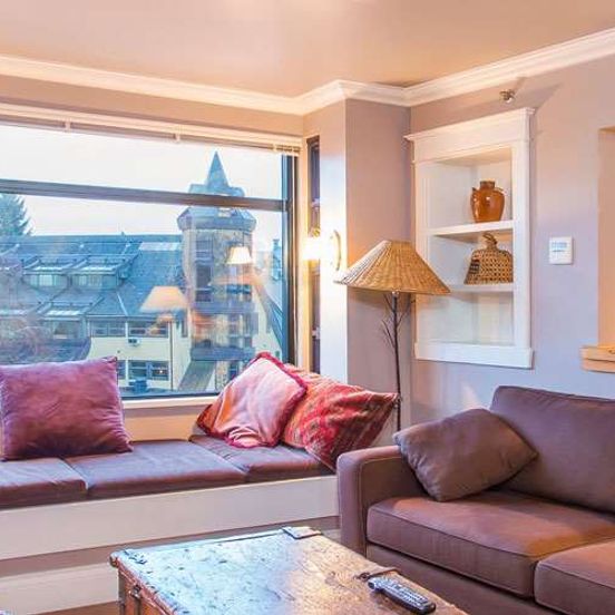 Living room view of Carleton Lodge