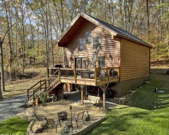 Cozy cabin near Douglas Lake,East TN! Sleeps 5.Hot Tub. Fireplace. Firepit. 25+ - Dandridge - Gebouw
