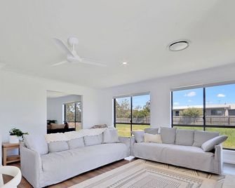 28 First Avenue - 우드게이트 - 거실