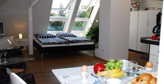 Romantic attic apartment in beautiful Laubegast neighbourhood in Dresden - Δρέσδη - Κρεβατοκάμαρα