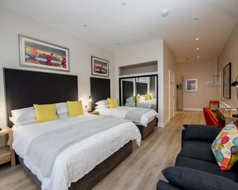The James Suites - Londonderry - Bedroom