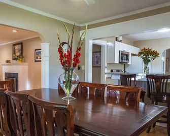 Lovely House Near Downtown, Home Away Fr - Chico - Sala de jantar