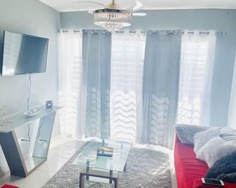 Lovely 3 bed-room condo wl pool - La Romana - Wohnzimmer