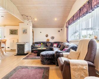 Ferienwohnung Plötz - Bad Kotzting - Вітальня