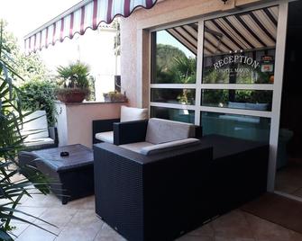 Hotel Makin - Novigrad - Innenhof