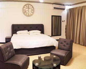 Econo Lodge - Dar Es Salaam - Bedroom