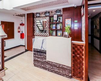 OYO 555 Hotel Mourya - Chandigarh - Front desk