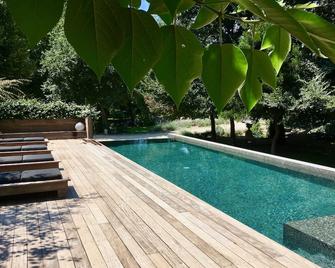 B&B Maison d'Hôtes - Château de Jouques - Gémenos - Pool