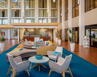 DoubleTree by Hilton Pittsburgh - Cranberry - Mars - Lobby