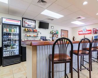 Rodeway Inn & Suites - Hoisington - Bar