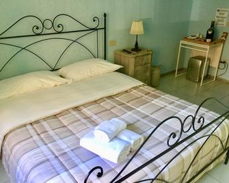 6 Keys - Pisa - Bedroom
