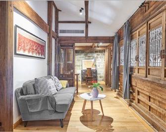 Wuyuan Skywells - Jingdezhen - Living room