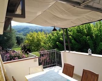 Villa Mary portion of semi-detached house - First Floor. - Scario - Balcón