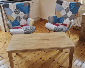 Villa Rose - Sleeps 2 & Stunning Seaside Views - Caherciveen - Wohnzimmer