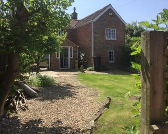 Bwthyn Cudd - Westbury