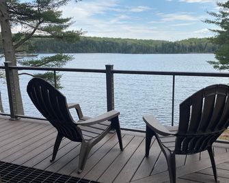Lakeside Cabin Retreat on Lake Clear - Malone - Balkón