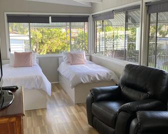 Inground Salt water Pool located in prime Queen Lane - Yamba - Bedroom