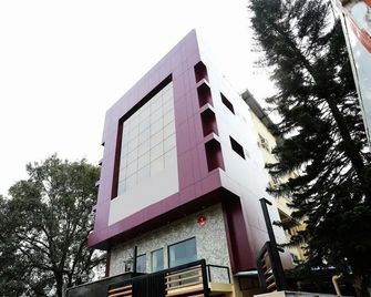 OYO 10677 Hotel Monarch Guestline - Pimpri - Chinchwad - Budova