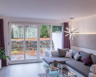 Ruhiges und zentral gelegenes Apartment - Rosenfeld - Living room
