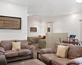 53 on Victoria - Warwick - Stue