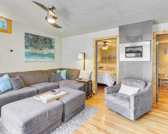 Scenic Lead Cabin Steps to Terry Peak Ski Area! - Lead - Living room