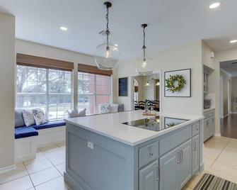 Beautiful Countryside Manor with Pool by Whitetail Rentals - Brushy Creek - Kitchen