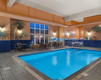 Best Western Plus Fredericton Hotel & Suites - Fredericton - Uima-allas