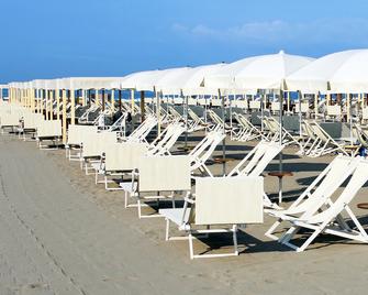 Hotel La Pigna - Marina Di Pietrasanta - Patio