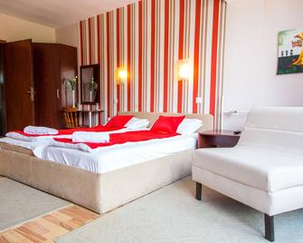 Hotel Pine - Skopje - Habitación