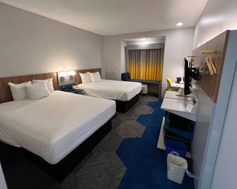 Microtel Inn & Suites by Wyndham Charlotte/Northlake - Charlotte - Bedroom